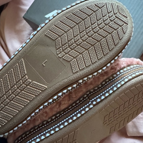 Pink ariat slippers - Picture 4 of 4